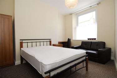 3 bed flat, North Street, GF, City Centre, Plymouth, PL48DH - Image 1